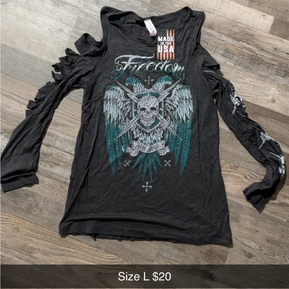Freedom Skull Graphic Cold-Shoulder Women’s Top - Black with Teal Accent